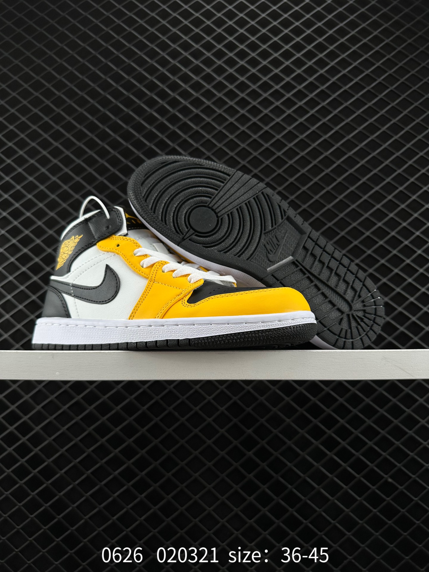 （NIKE）AIR JORDAN 1 MID